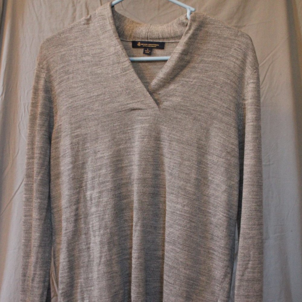 Brooks Bothers Cross Over sweater